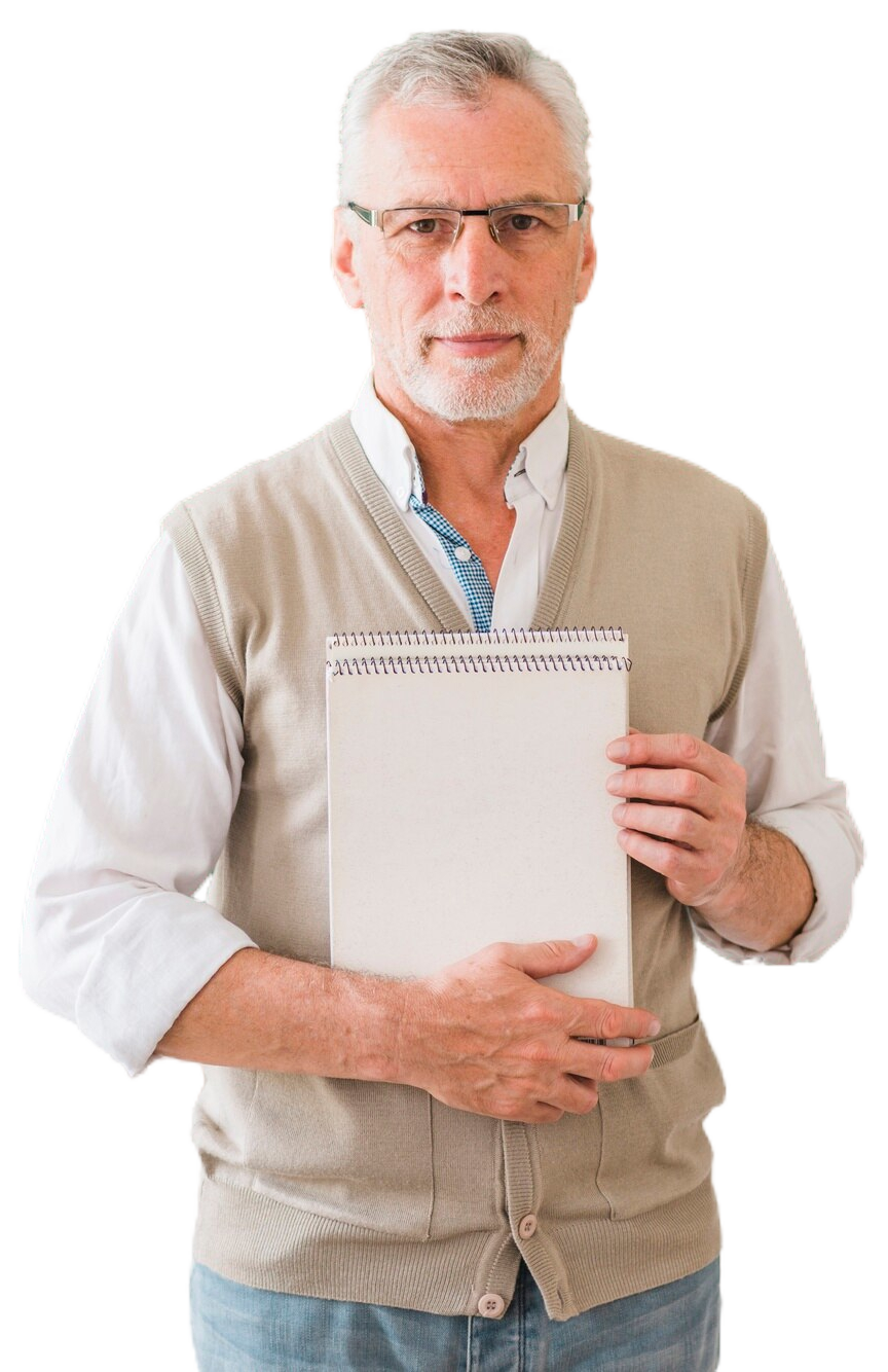 Starší muž v hnědém svetru držící hromadu papírů.